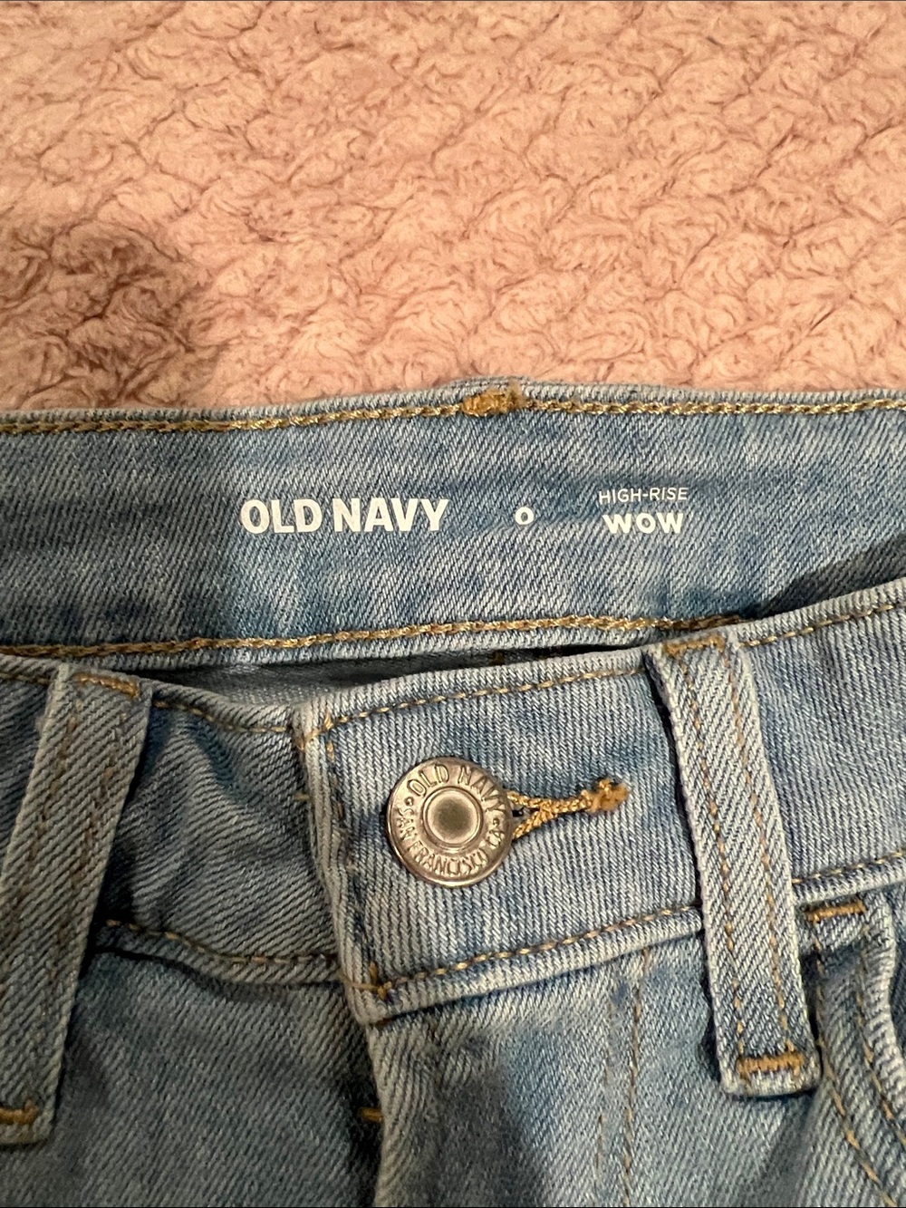 Old Navy Light Wash Denim Roll-Cuff Women’s Shorts - Picture 2 of 3